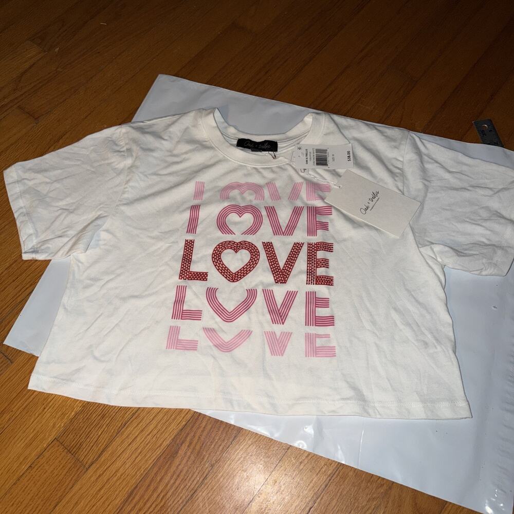 Womens Short Sleeve T-Shirt NWT Oak & Trellis Size M LOVE White Crop Top Red Rhi